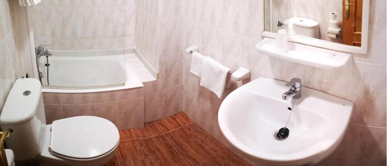 Hostal Los Hermanos Baza Kültér fotó